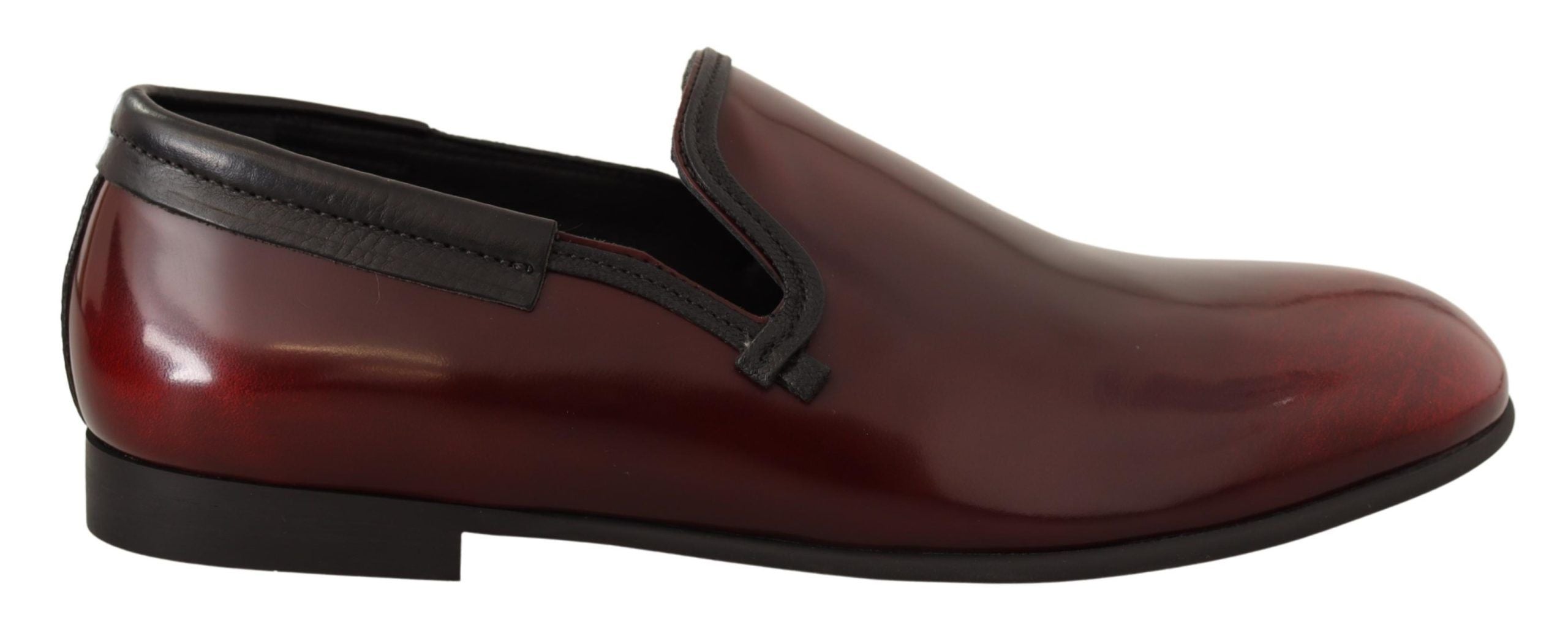 Bordeauxröda lackade loafers i läder