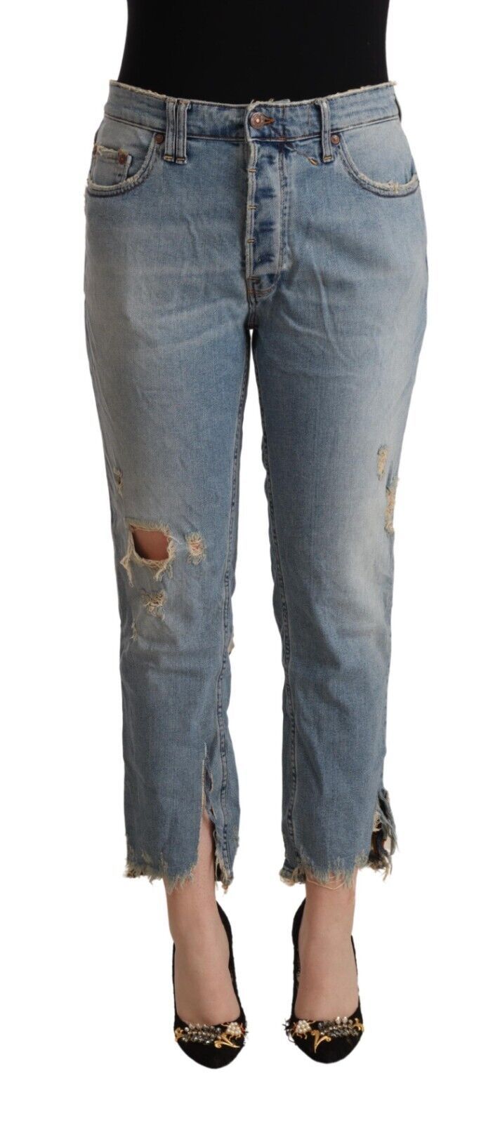 Ljusblå slitna jeans med medelhög midja och korta ben
