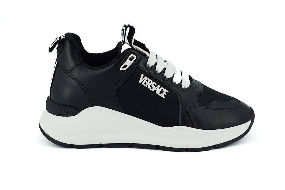 Eleganta monokroma lädersneakers