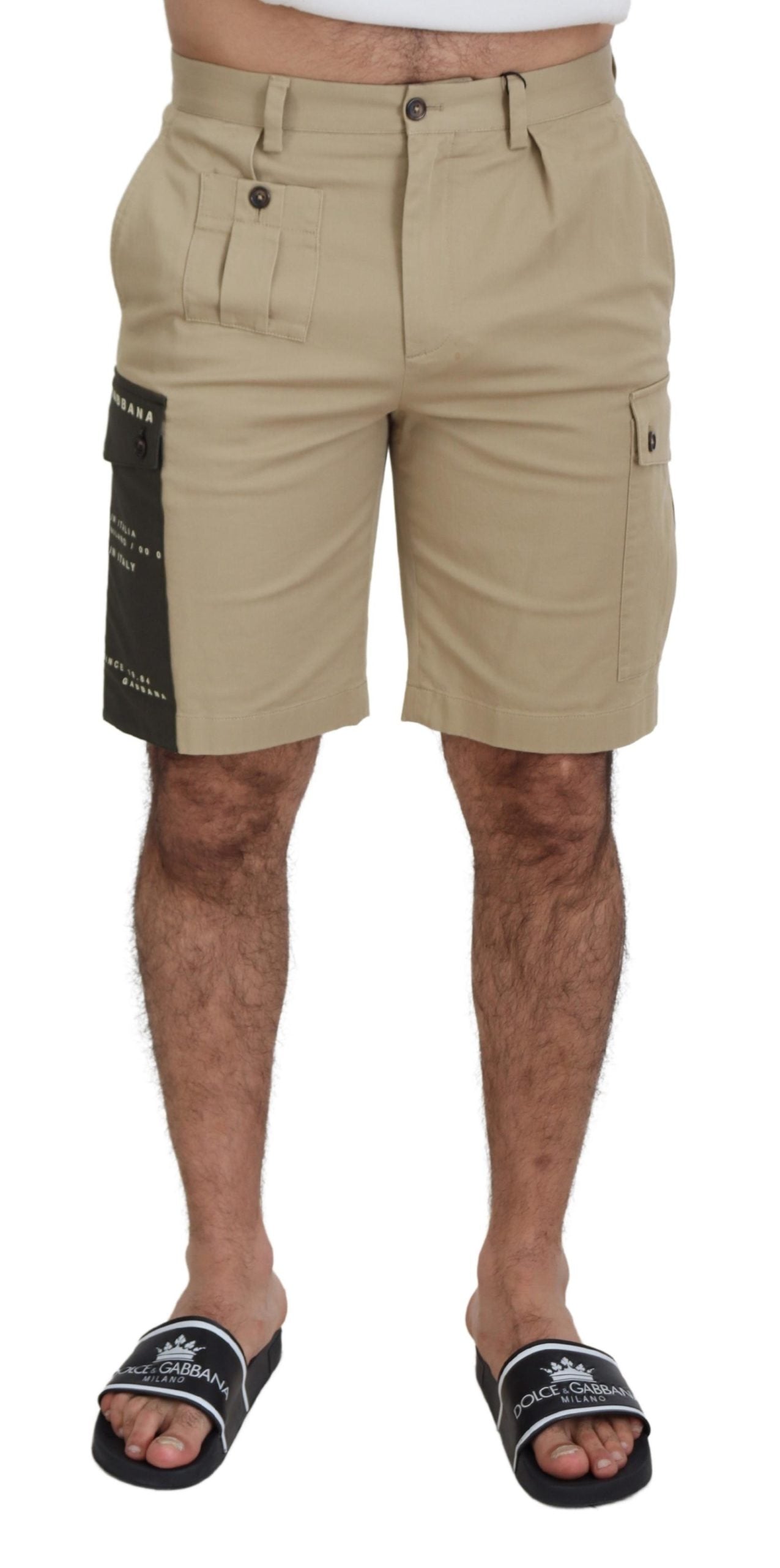 Beige bomullsbermudashorts med cargomönster