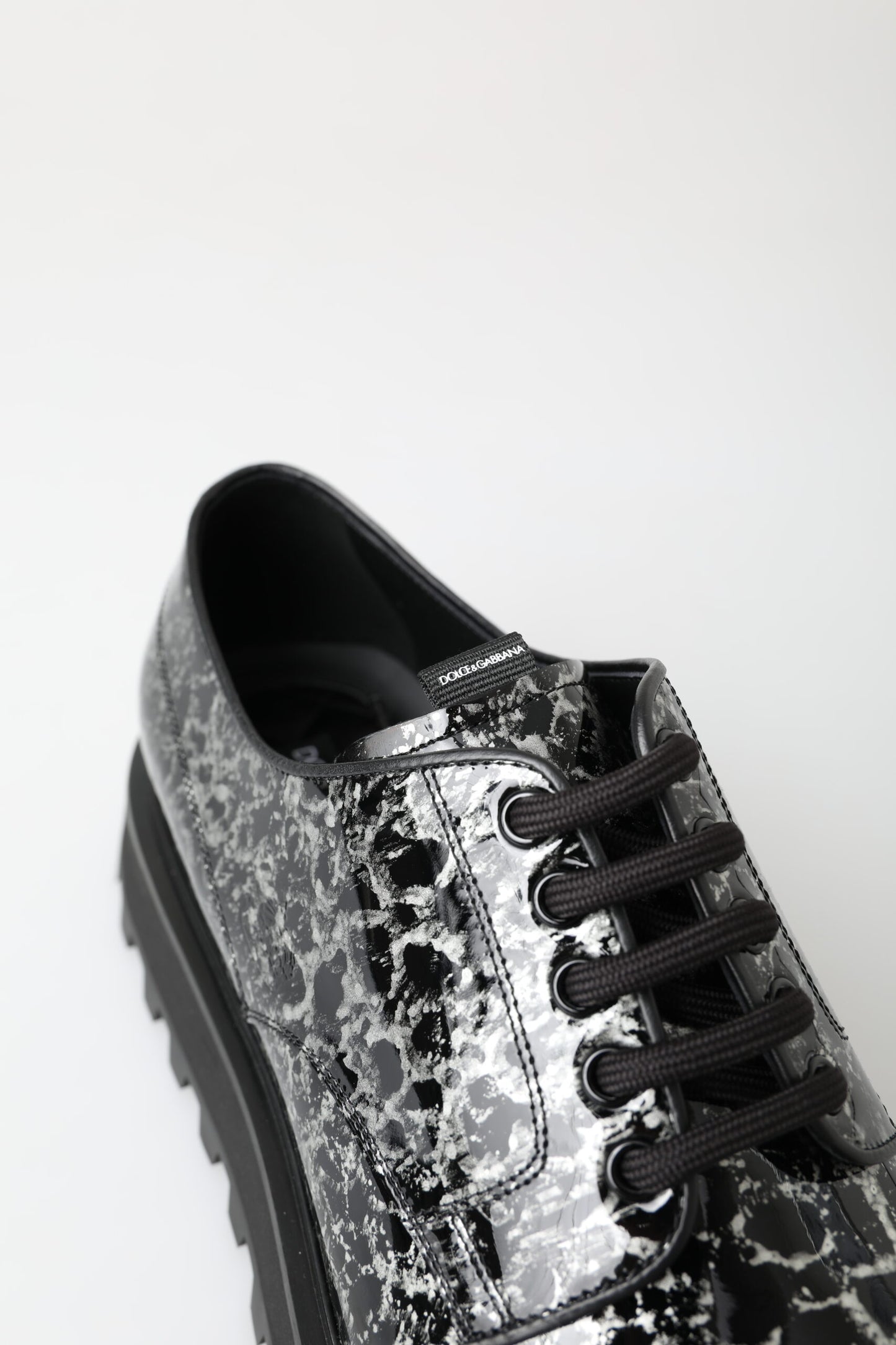 Dolce & Gabbana Svarta Vita Derbyskor i Lackläder