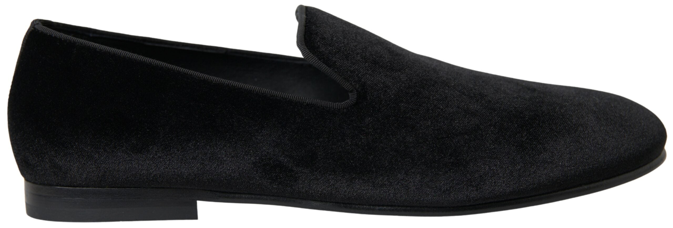Svarta sammetsloafers i formskor
