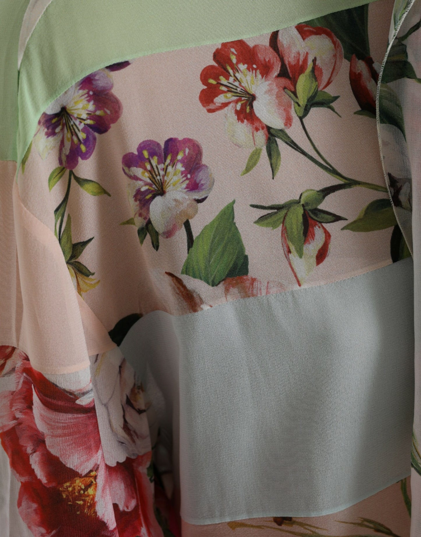 Dolce & Gabbana Flerfärgad Blommig Patchwork Ascot Krage Topp