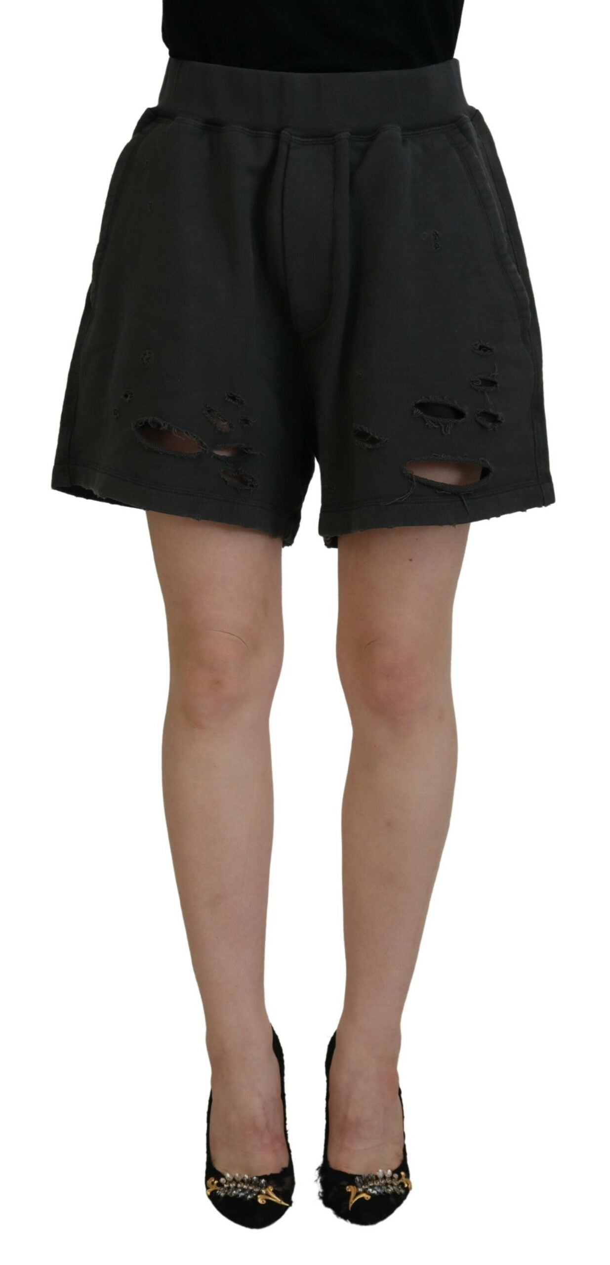 Svarte bomullsshorts med mellomhøy midje og fillete koniske detaljer