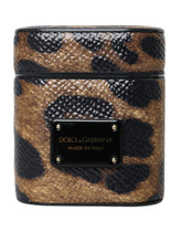 Dolce & Gabbana Airpods-deksel i brunt leopardfarget kalveskinn med metalllogo og plakett