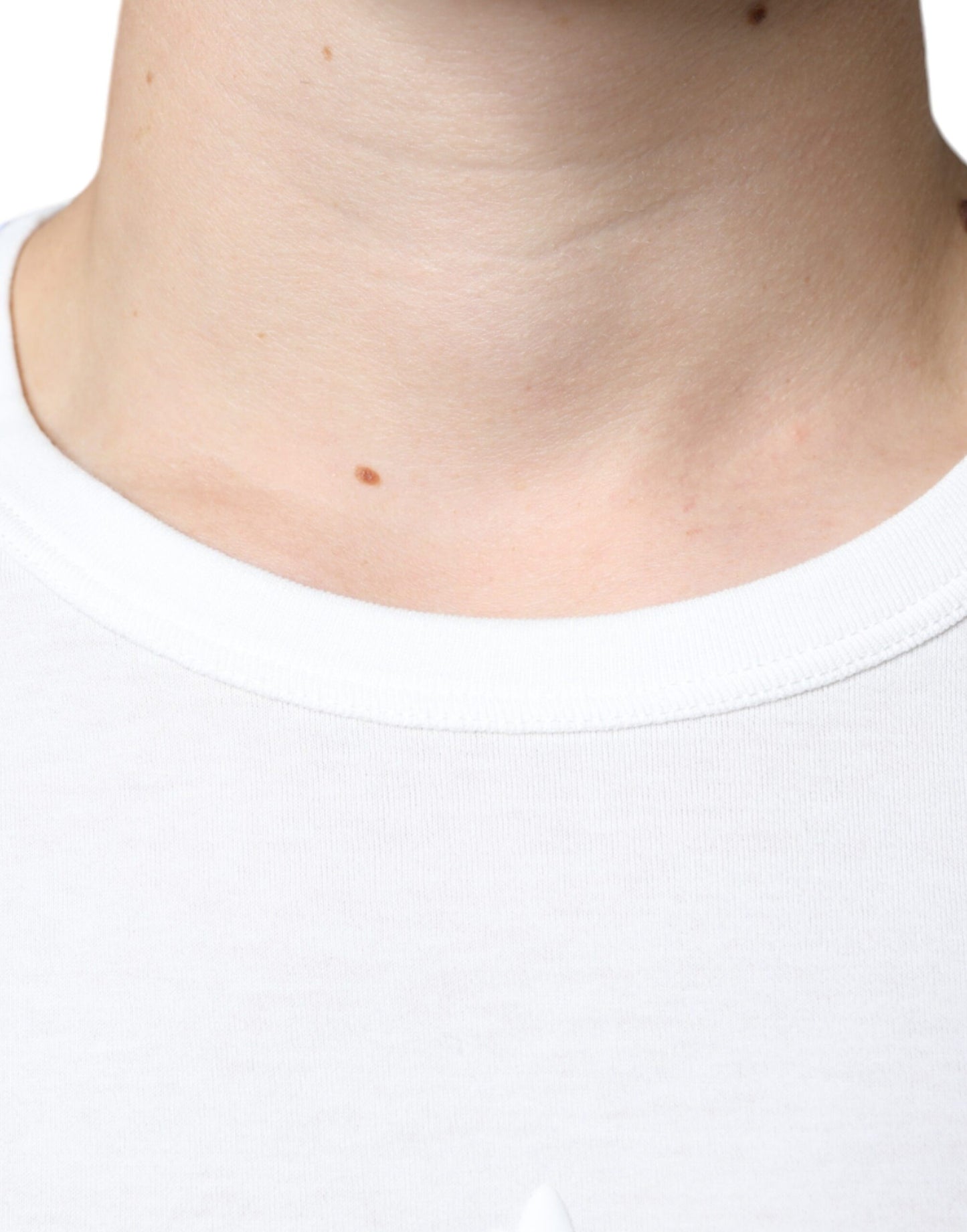 Dolce & Gabbana Vit t-shirt med präglad bomullsringning och logotyp