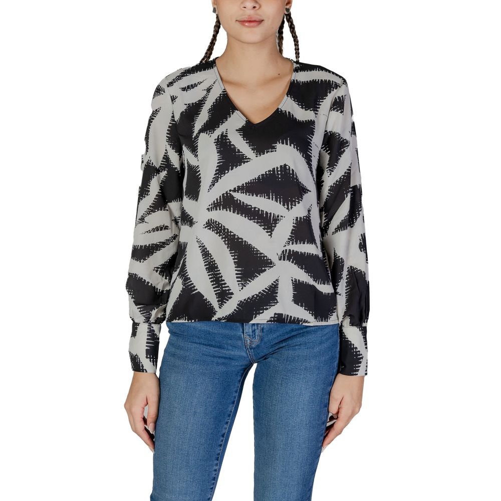 Svart blus i återvunnen polyester