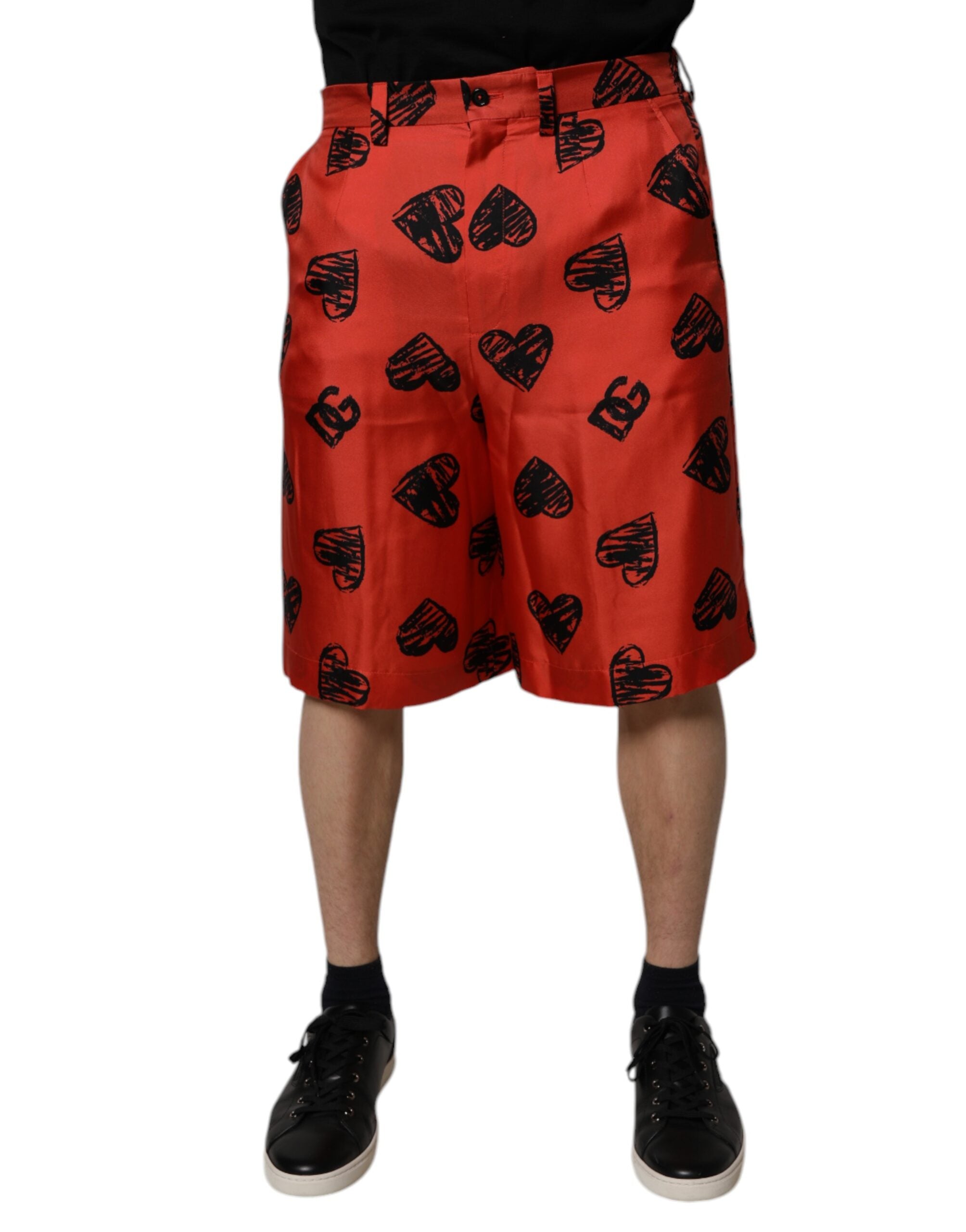 Orangea sidenbermudashorts med hjärtmönster