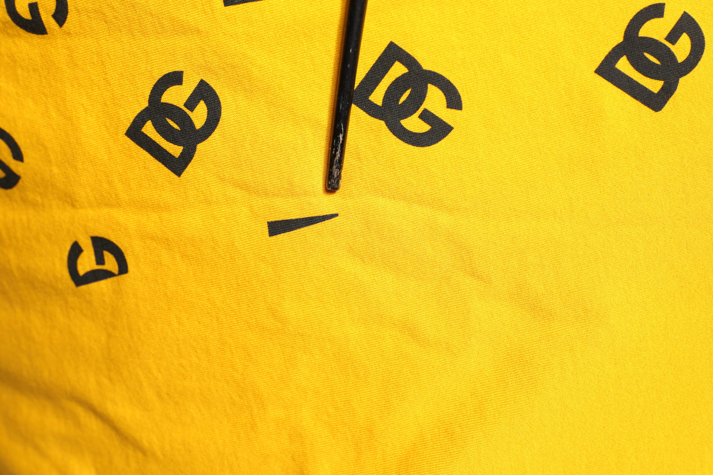 Dolce & Gabbana Gul Bomull DG Logotryckt Beskuren T-shirt
