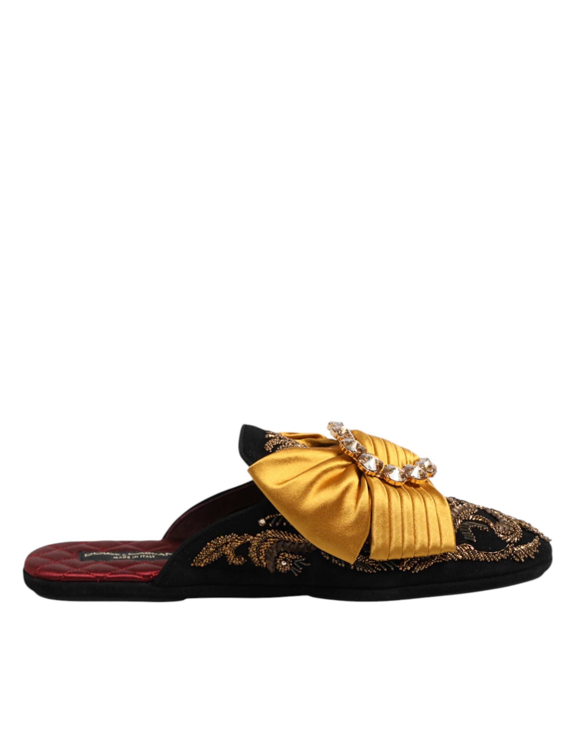 Flerfärgade utsmyckade platta sandaler