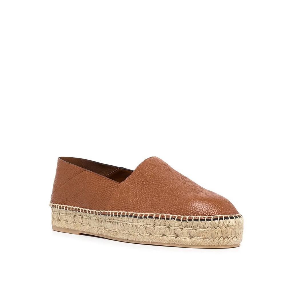 Espadriller i läder med logotyp och plakett
