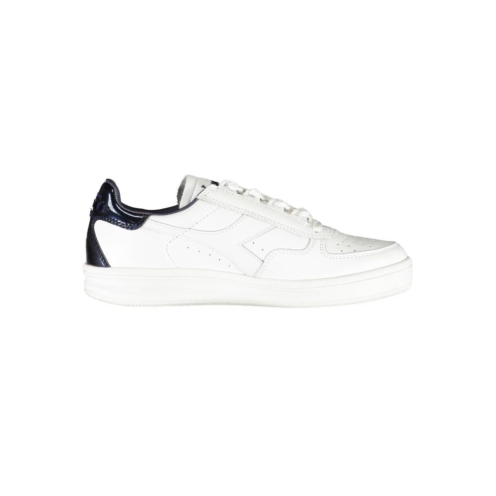 Vit tygsneaker