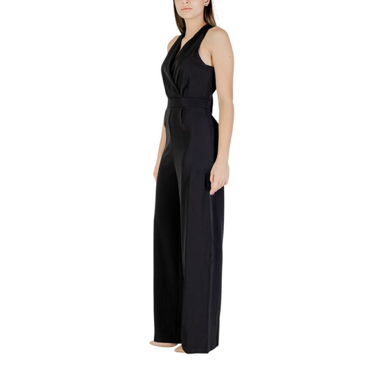 Svart jumpsuit i återvunnen polyester