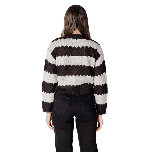 Jacqueline De Yong svart och vit maraboukofta