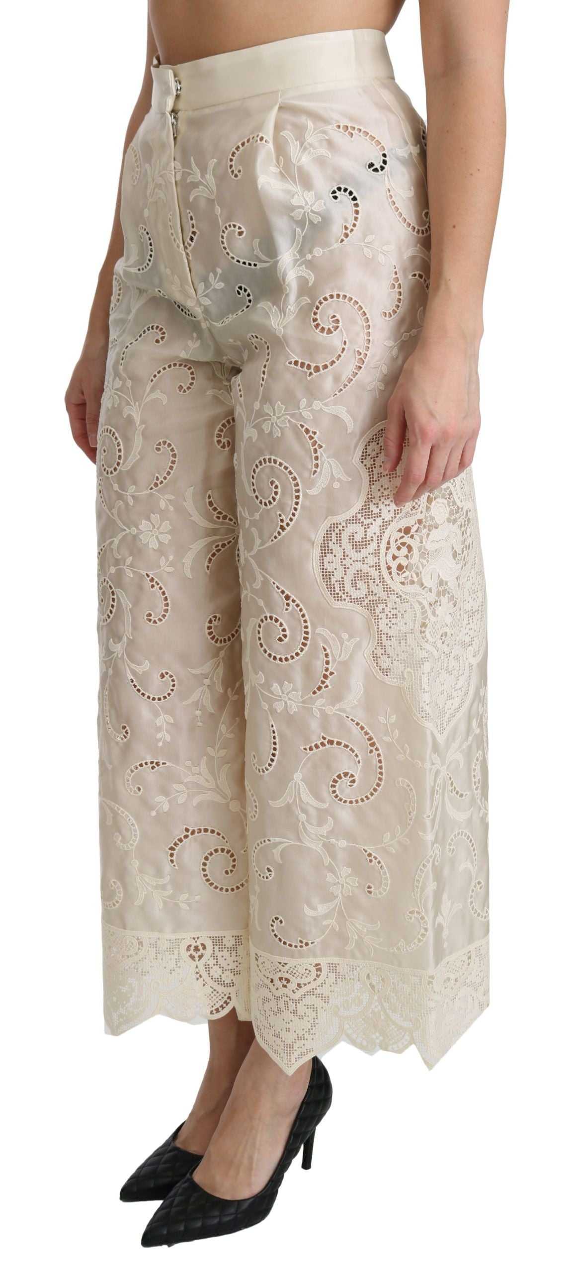 Krämfärgade spetsbyxor med hög midja och palazzo-motiv