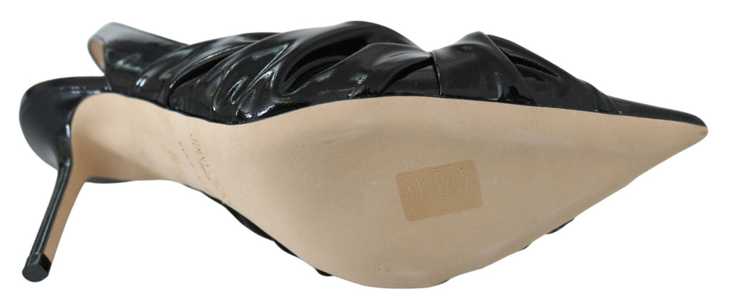 Eleganta svarta pumps med spetsiga tå i läder