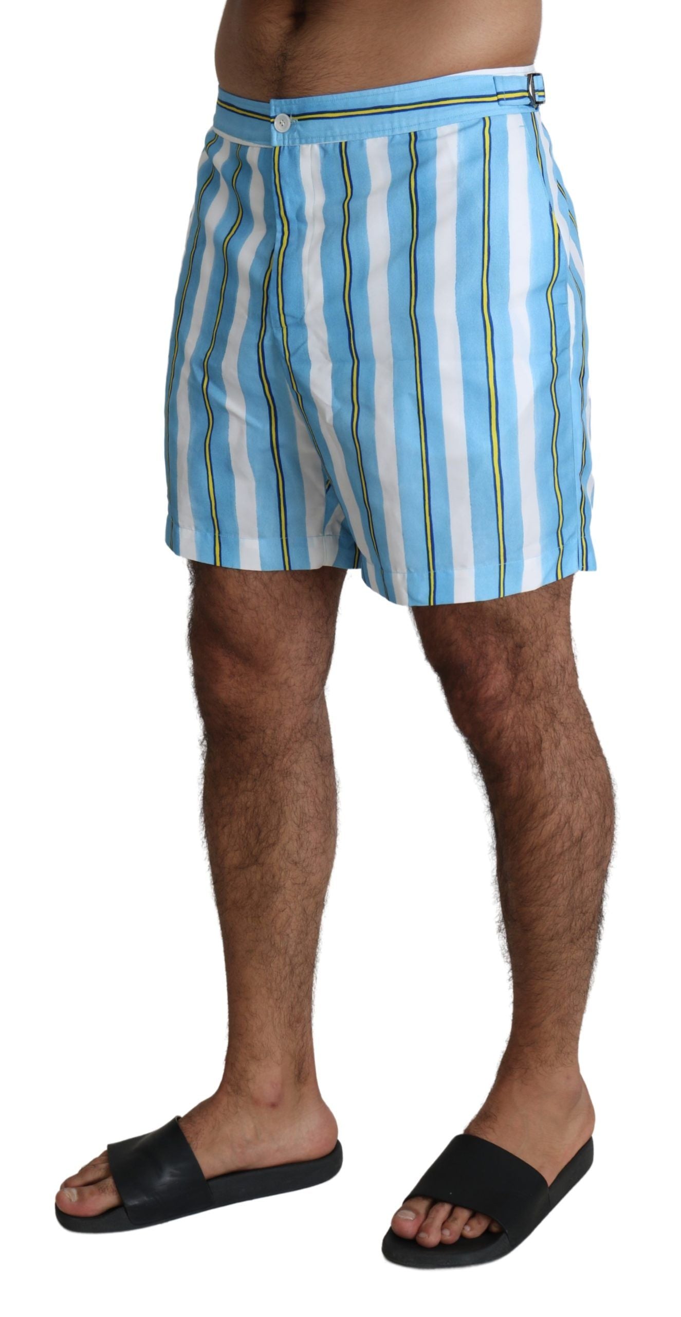 Blårandiga badshorts för män