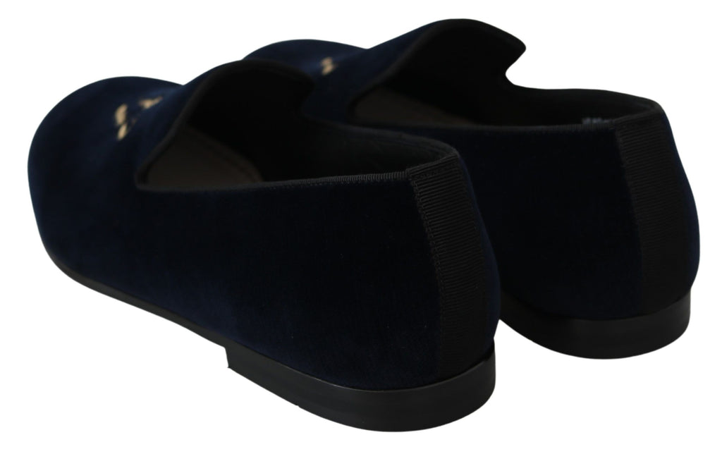 Blå sammets- och guldfärgade logotyp-toffelloafers