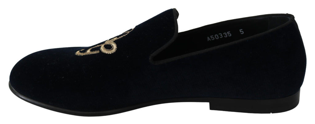 Blå sammets- och guldfärgade logotyp-toffelloafers