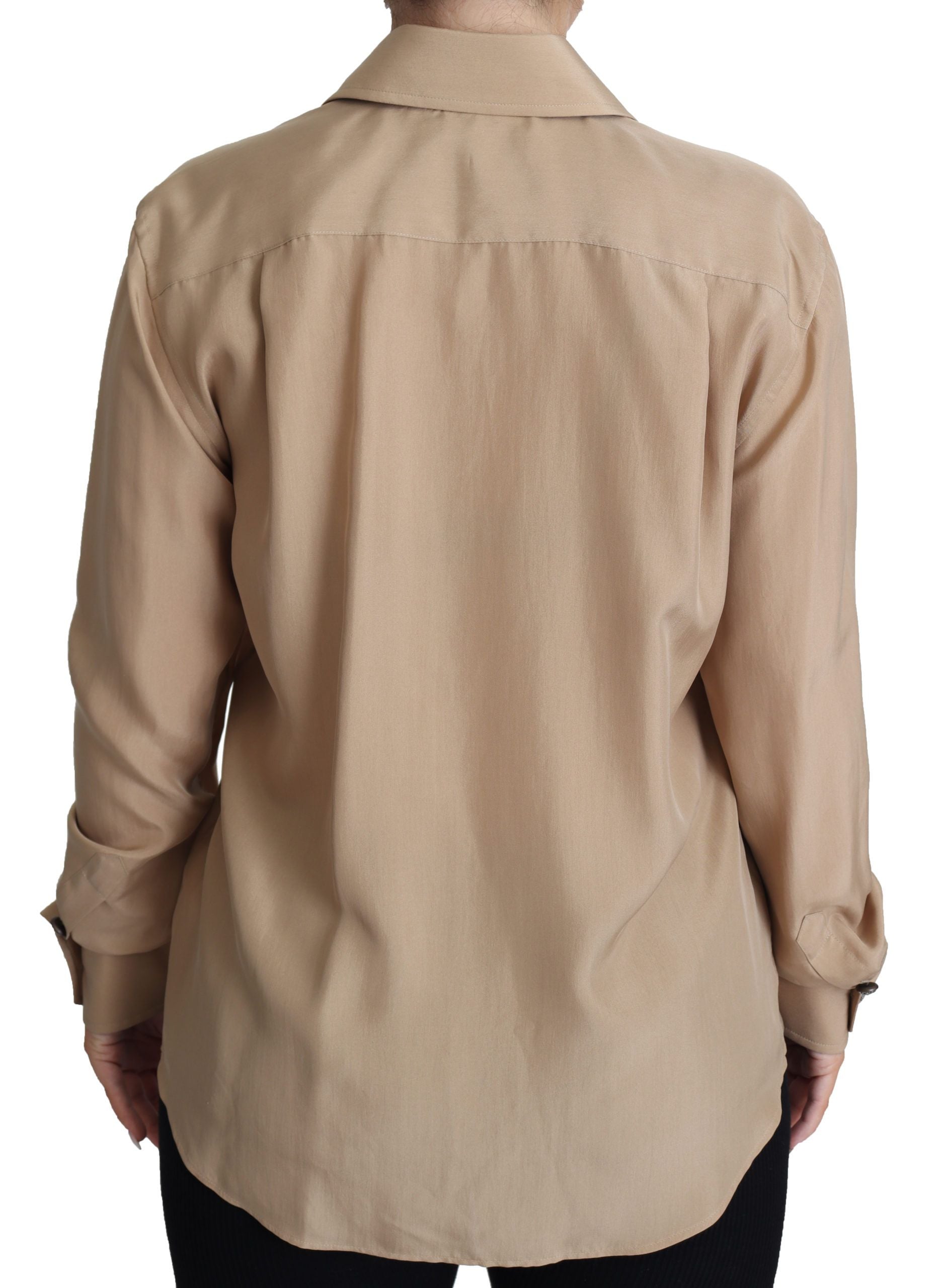 Beige sidenskjorta med dekorativa knappar