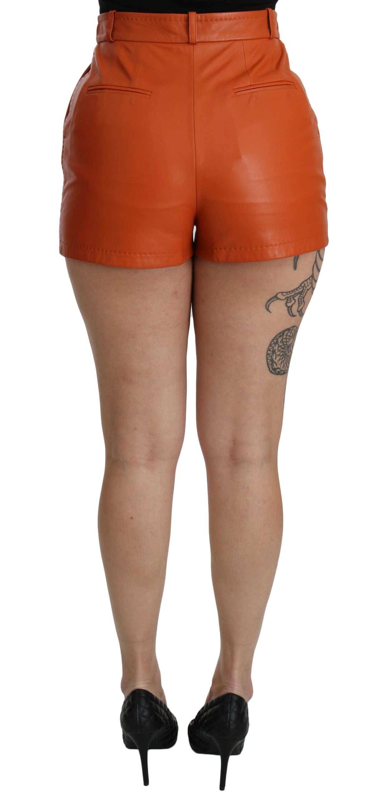 Orangea lädershorts med hög midja