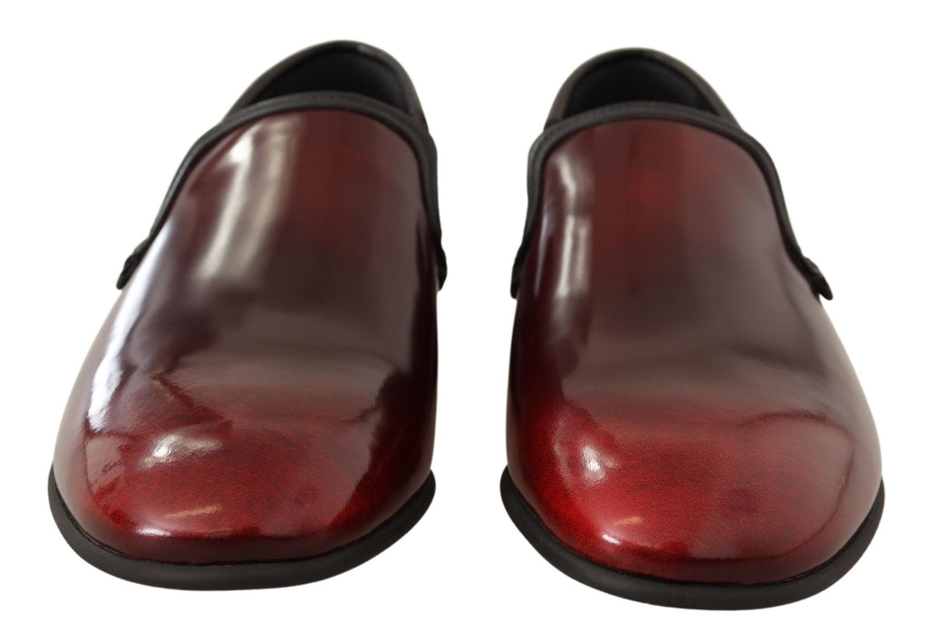 Bordeauxröda lackade loafers i läder