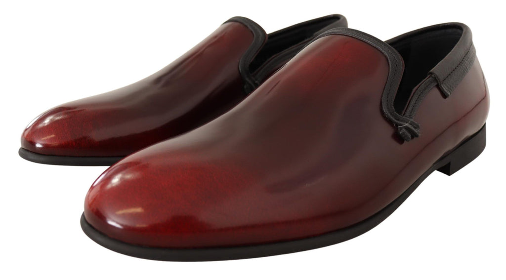 Bordeauxröda lackade loafers i läder
