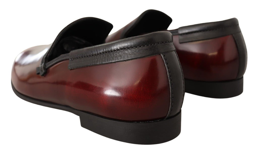 Bordeauxröda lackade loafers i läder