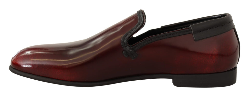 Bordeauxröda lackade loafers i läder