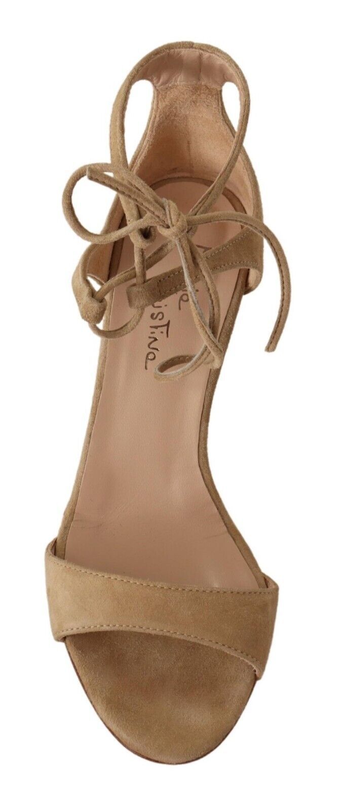 Beige pumps i mocka och läder med ankelrem