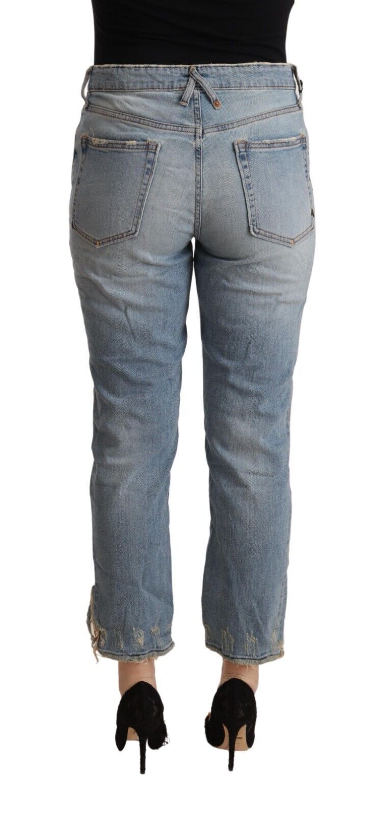 Ljusblå slitna jeans med medelhög midja och korta ben