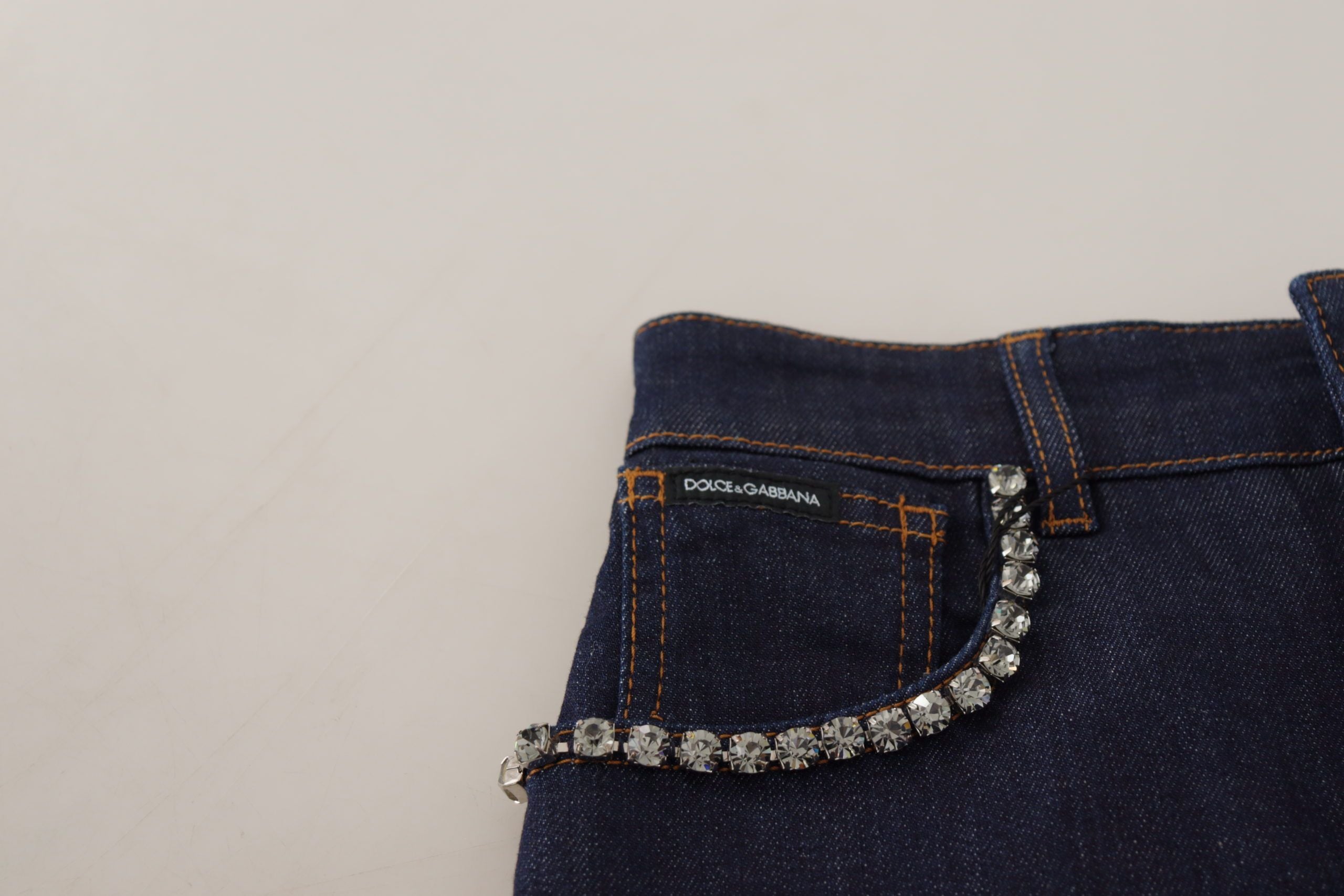 Blå denimshorts med stretch och kristaller
