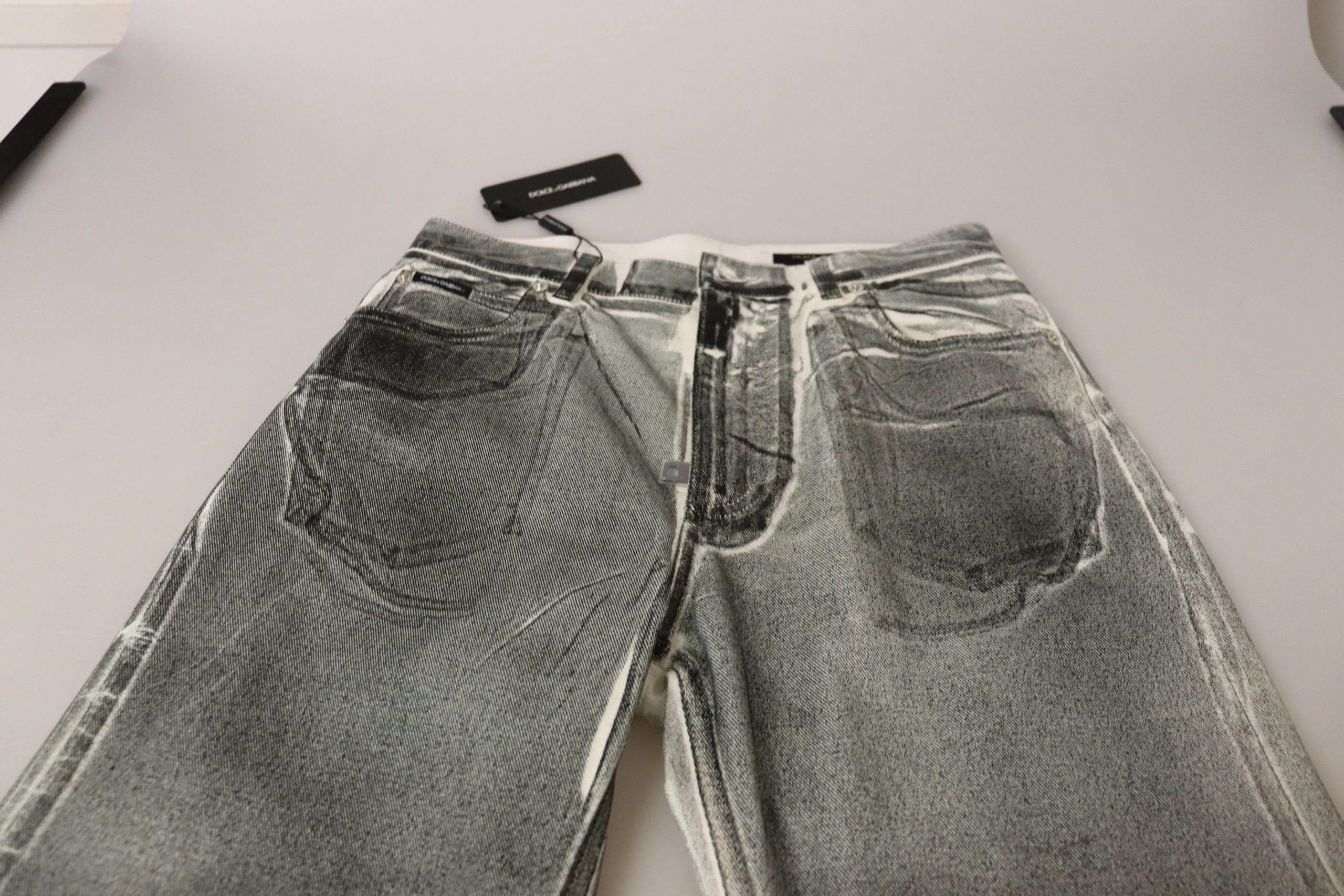 Grå tvättade högmidjade denimbyxor i bomull