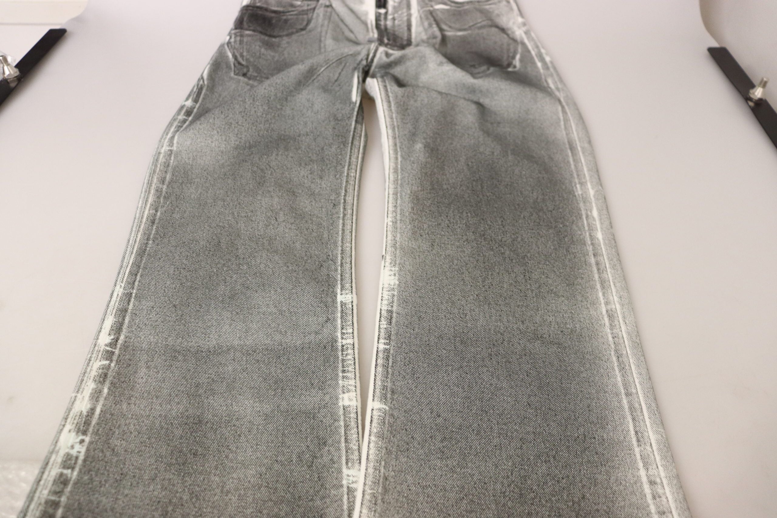 Grå tvättade högmidjade denimbyxor i bomull