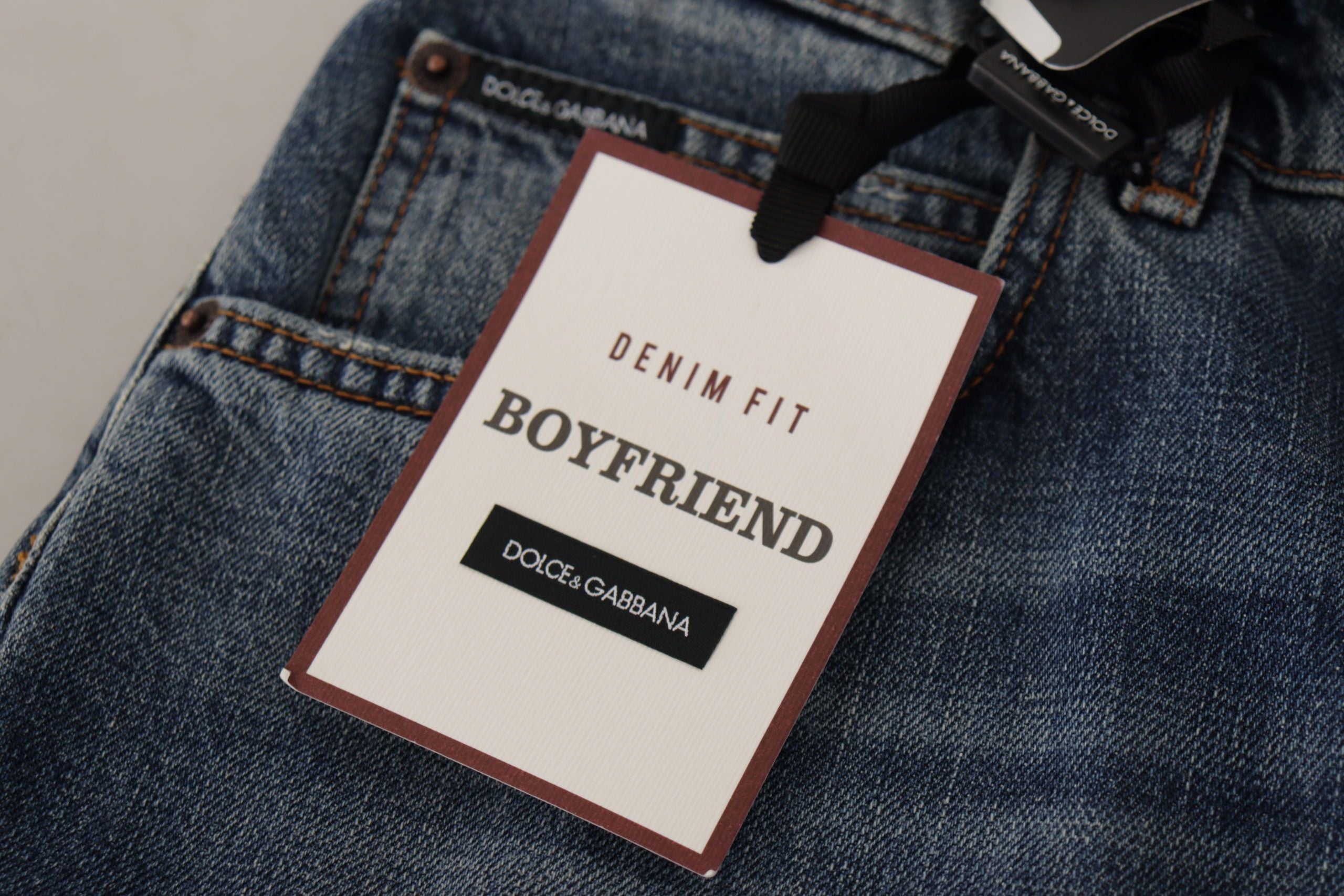 Blå denimbyxor med barockt hjärta och logotypmärke
