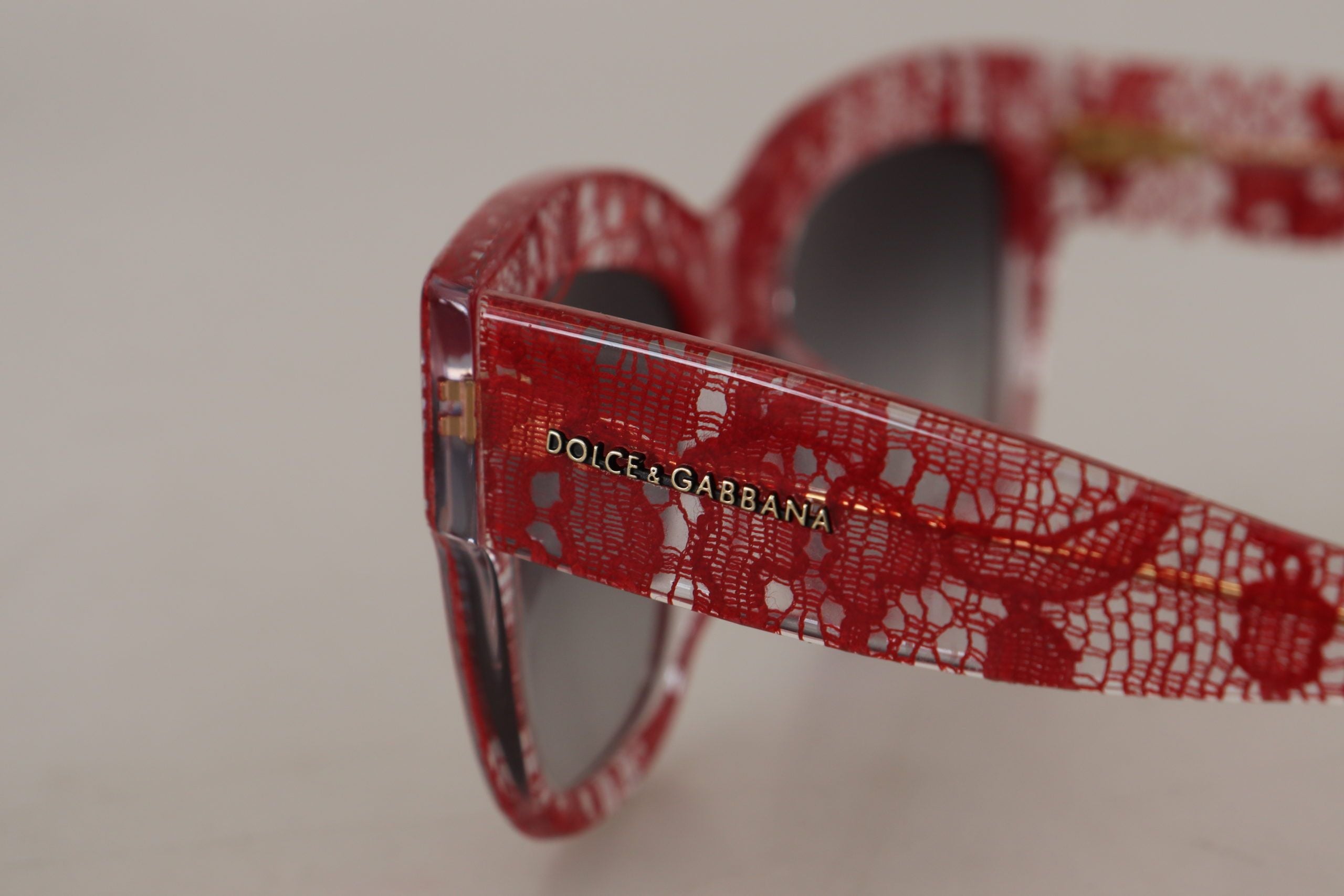 Röda spetsacetat rektangulära solglasögon DG4231F