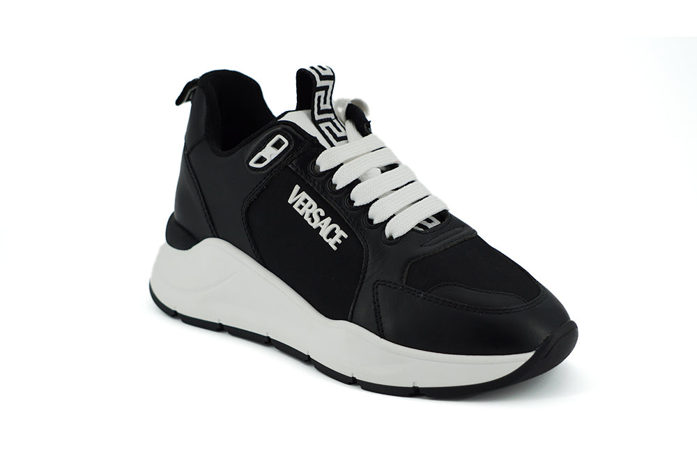 Eleganta monokroma lädersneakers