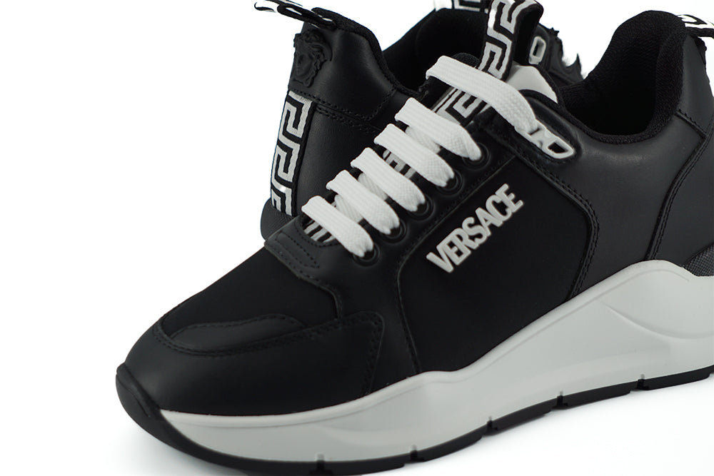 Eleganta monokroma lädersneakers