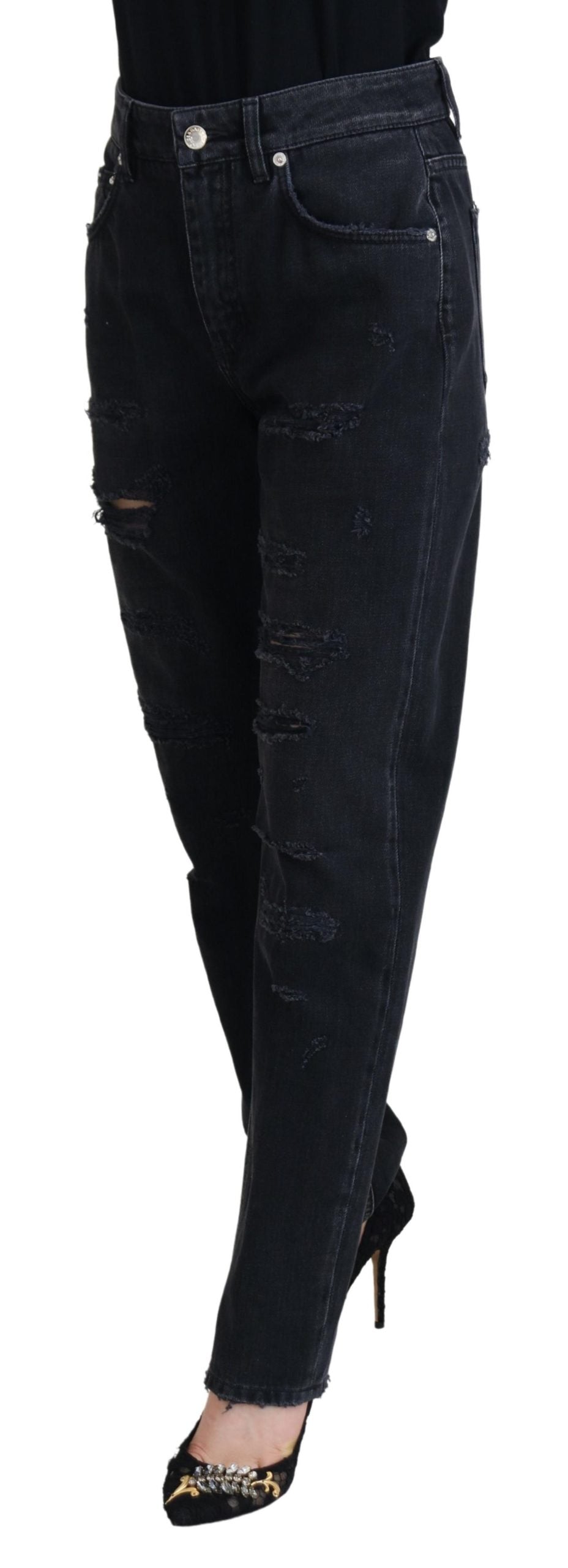 Svarta, slitna bomullsjeans med hög midja