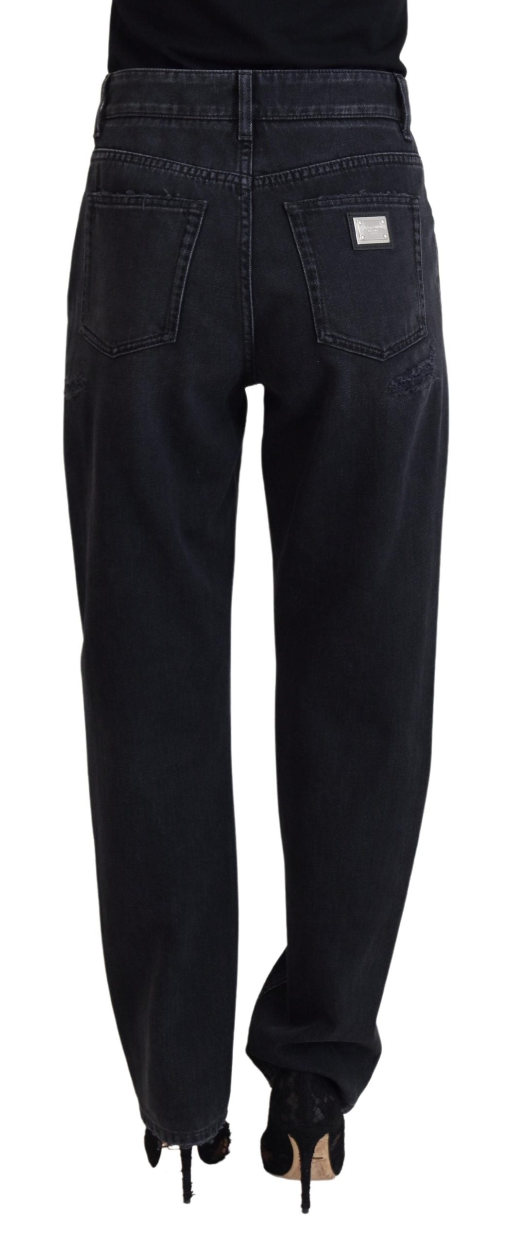 Svarta, slitna bomullsjeans med hög midja