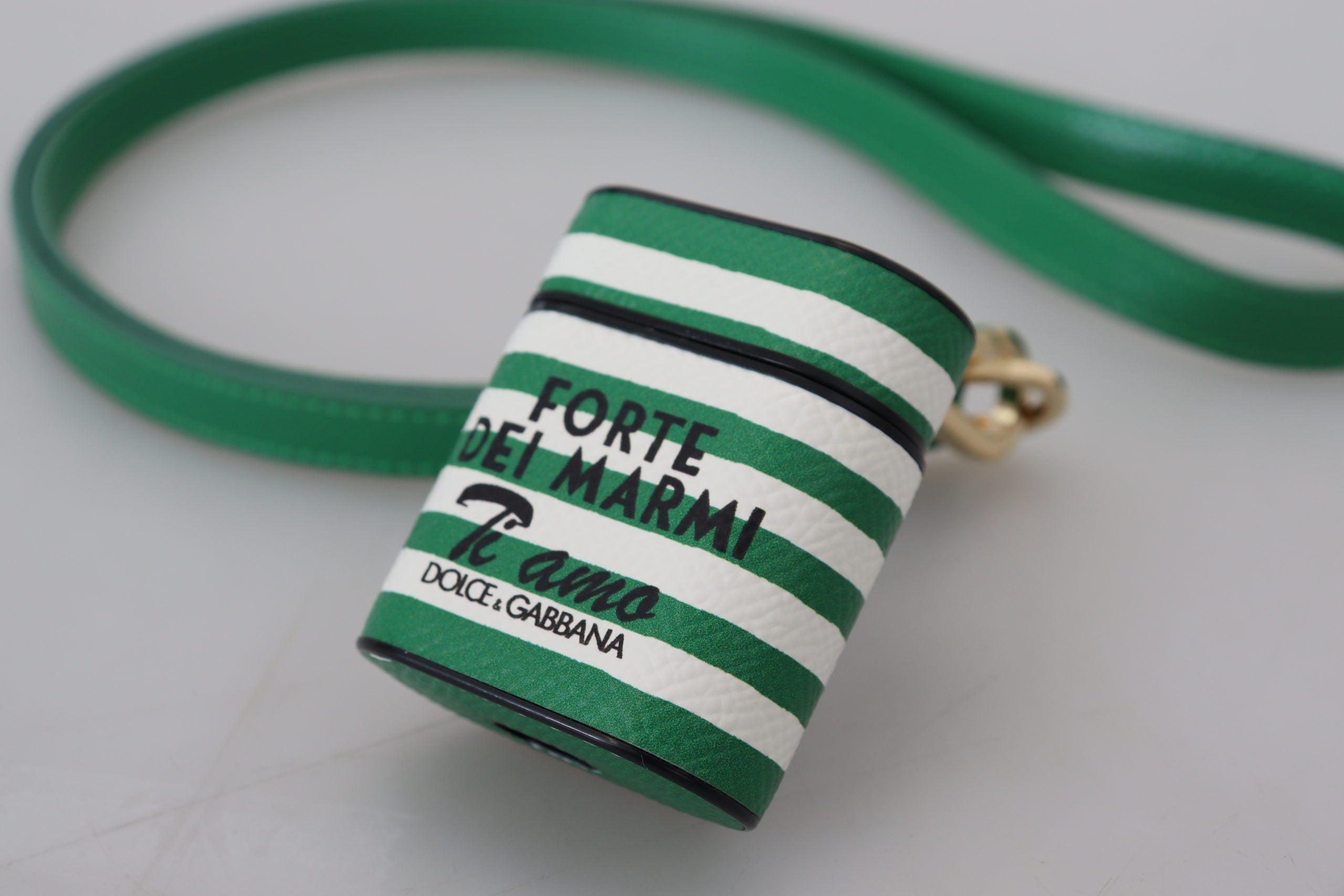 Grönt läderarmband med guldfärgad metalllogotyp för Airpods