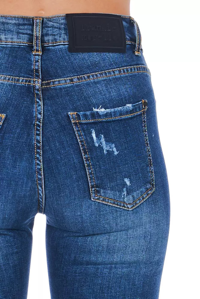Blå denimjeans för kvinnor