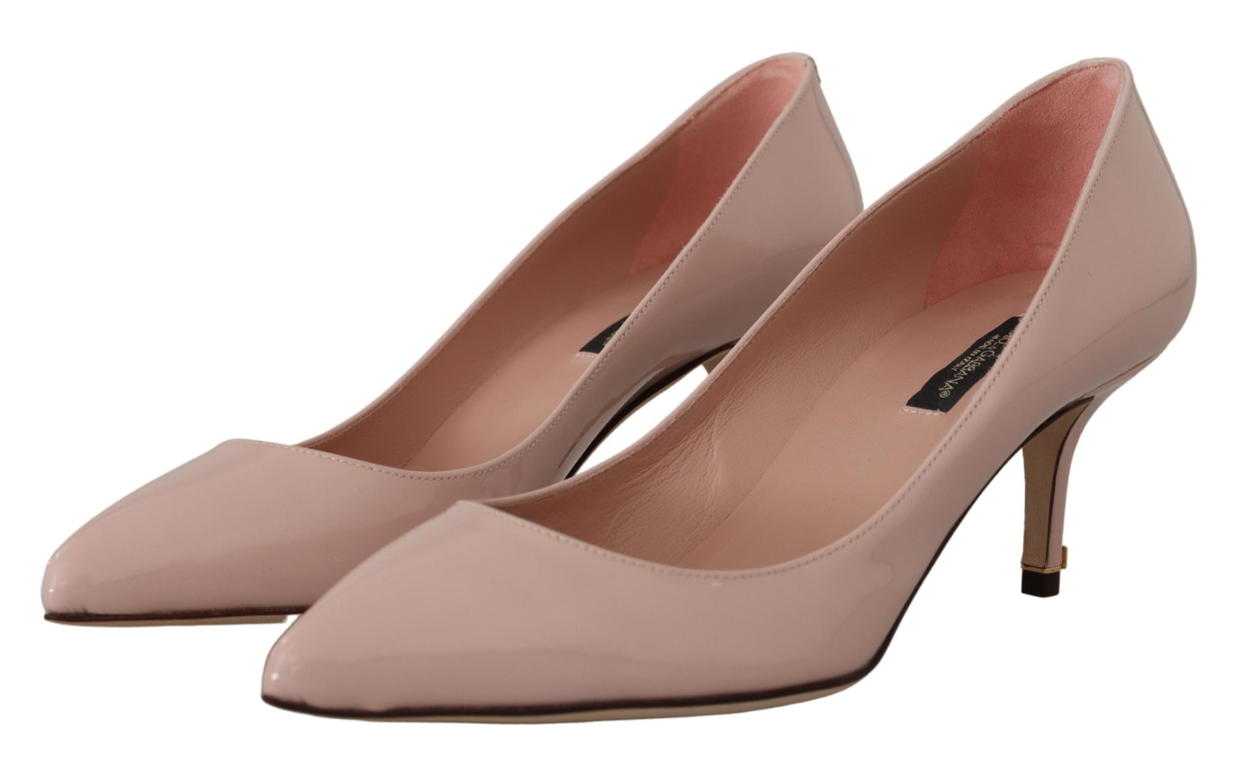 Rosa lackade pumps med kitten heels i läder