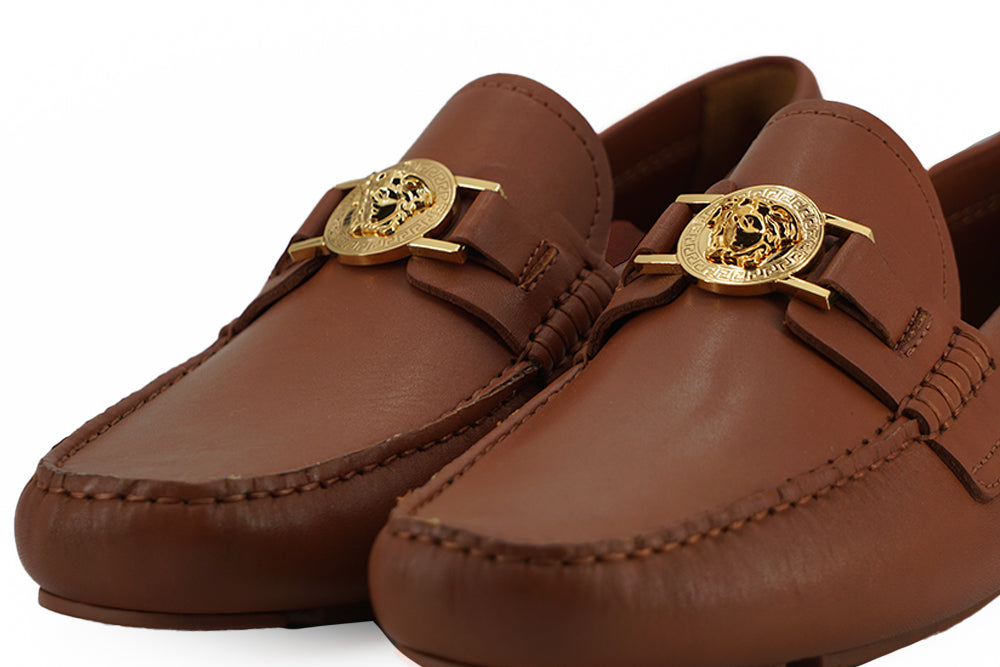 Eleganta Medusa-präglade läderloafers