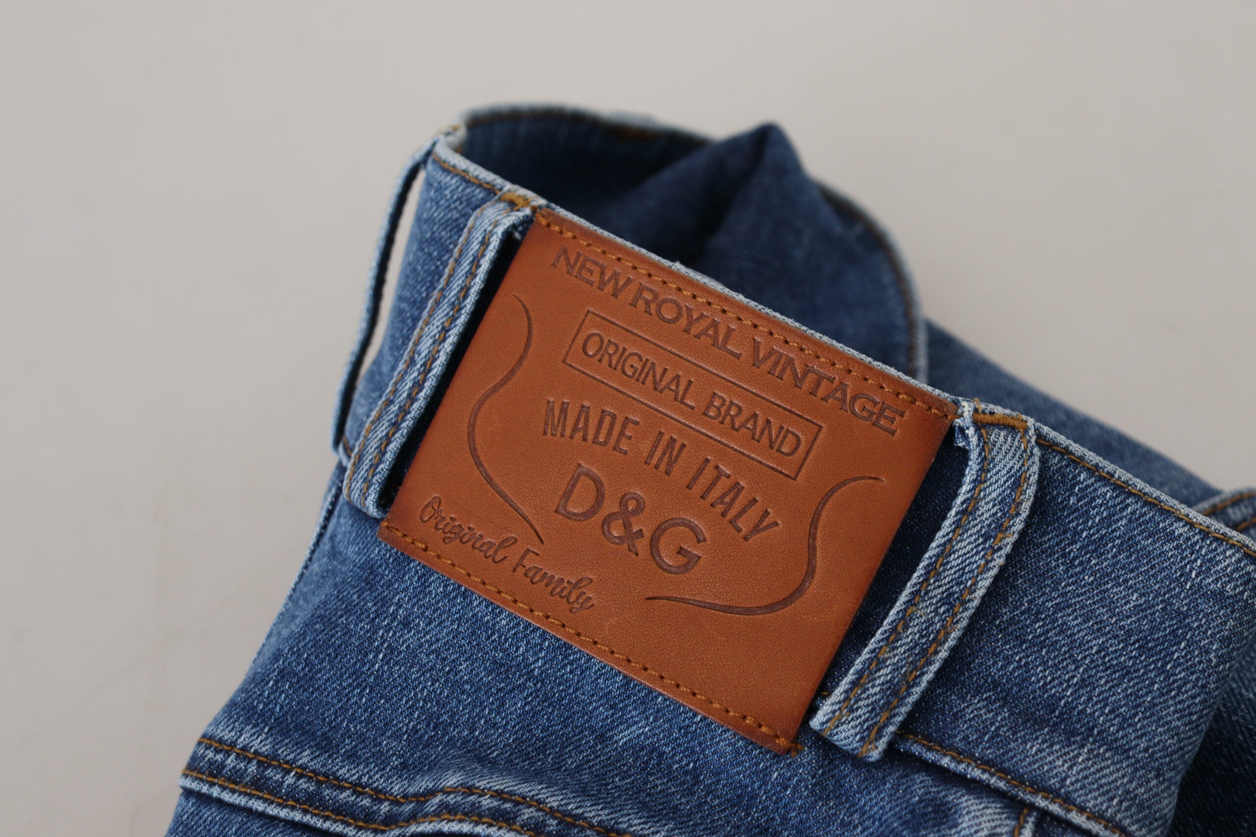 Blå jeans med hög midja och stretch i bomull