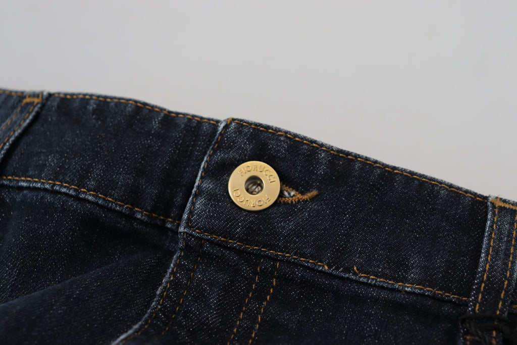 Mörkblå tvättad denimkjol med medelhög midja och pennskuren design