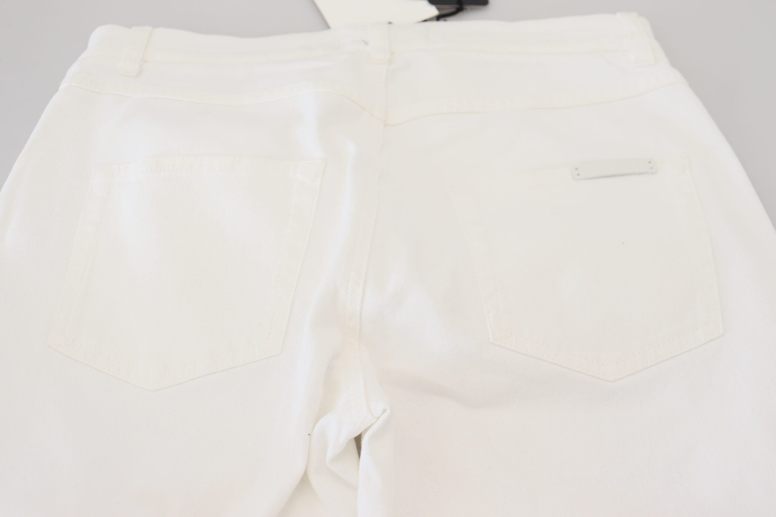 Vita skinny jeans med blommig broderi