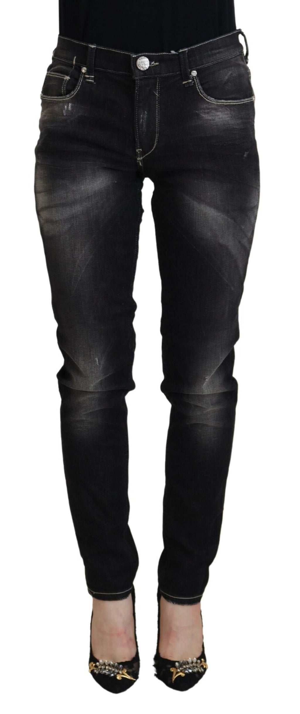 Svarte, vaskede, avsmalnende denimjeans for kvinner med middels midje