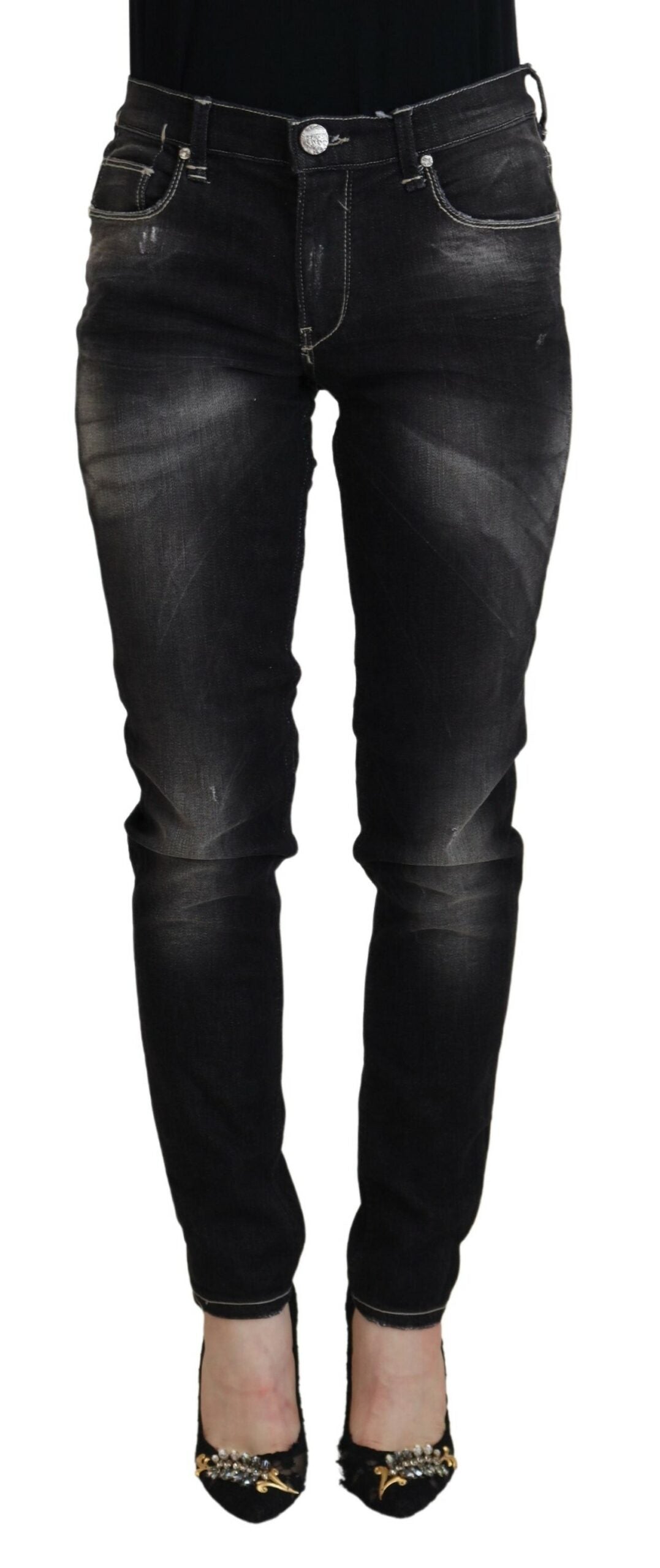 Svarte, vaskede, avsmalnende denimjeans for kvinner med middels midje