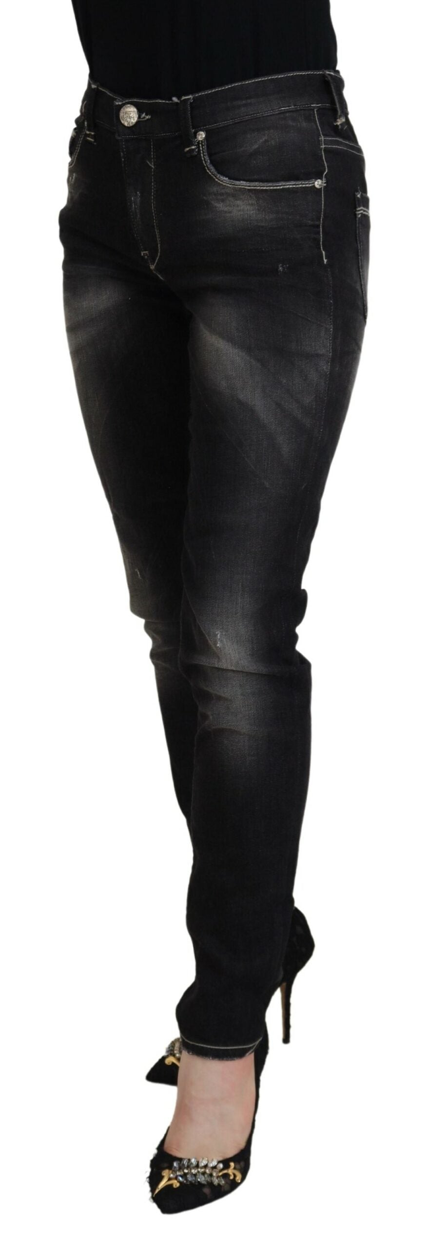 Svarte, vaskede, avsmalnende denimjeans for kvinner med middels midje